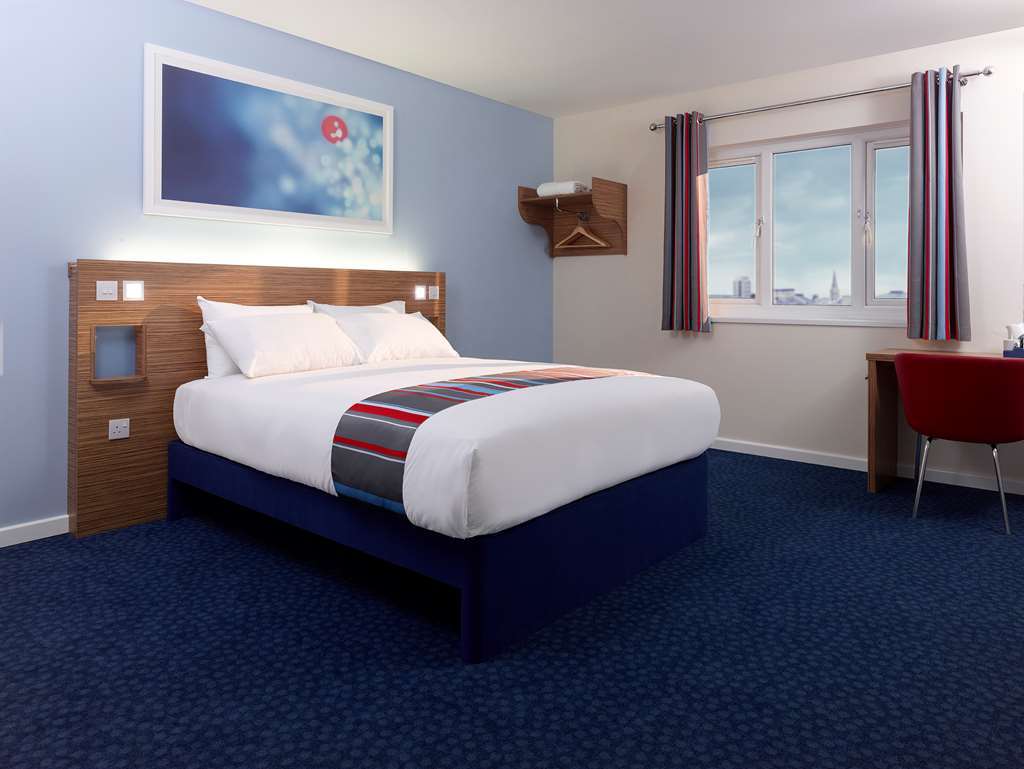Travelodge Ръджли Стая снимка