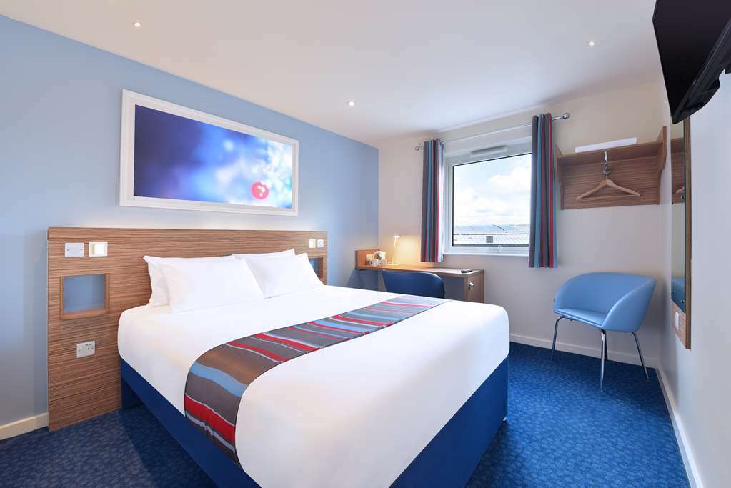 Travelodge Ръджли Стая снимка
